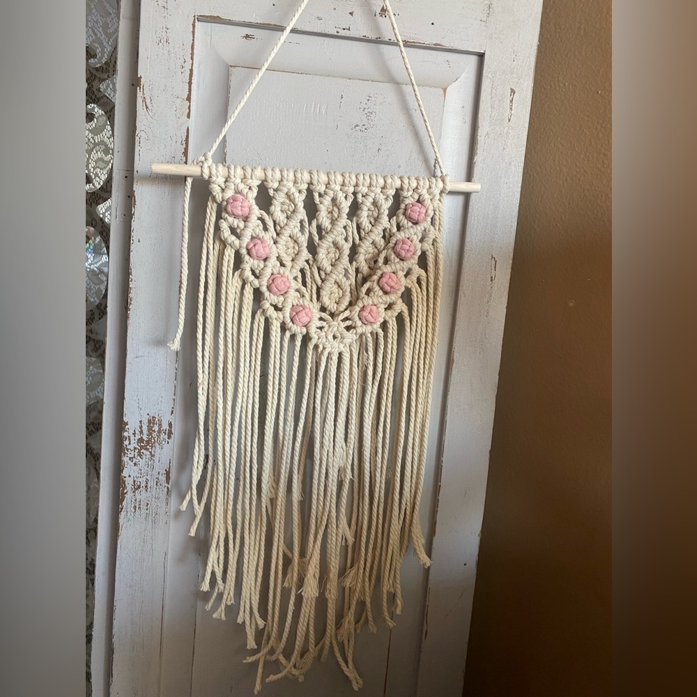 Macrame wall hanging - Picture 2 of 4